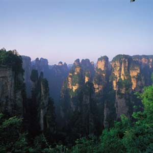 單獨(dú)成團(tuán)N線：張家界、天子山、寶峰湖、猛洞河漂流、鳳凰古城四晚五日湘西全景游