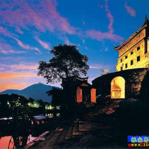 喜樂(lè)L線：天門山、張家界、袁家界、猛洞河、鳳凰古城超經(jīng)典五日游